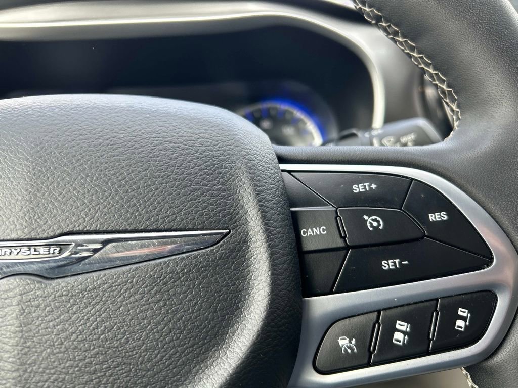 Used 2024 Chrysler Pacifica Touring-L image 25