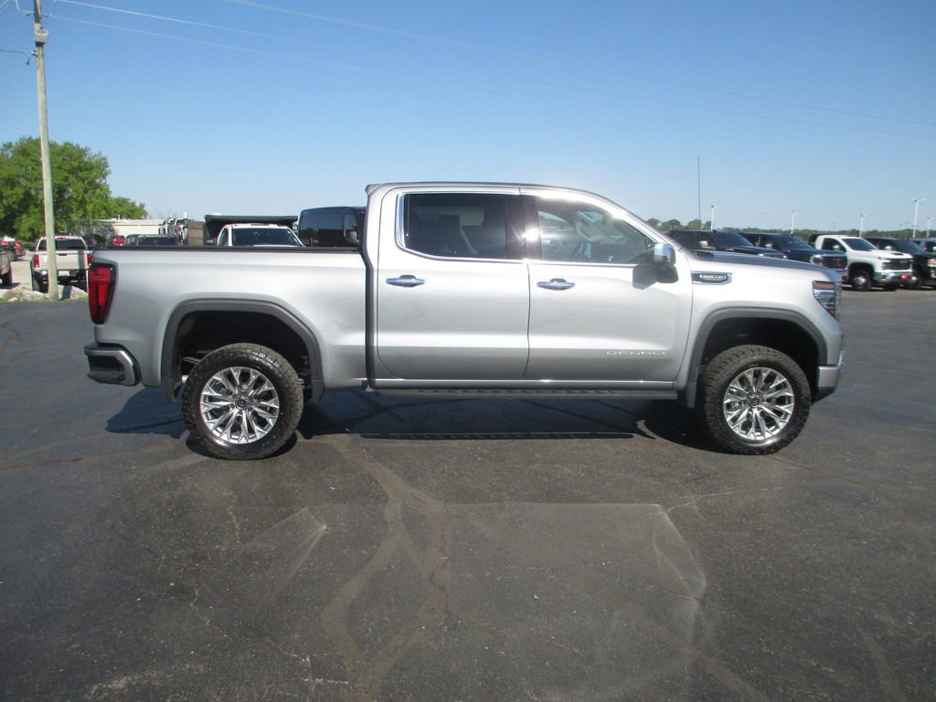 Used 2025 GMC Sierra 1500 Denali w/ Technology Package AWD/4WD image 4