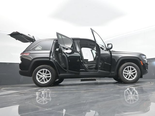 Used 2024 Jeep Grand Cherokee Laredo X AWD/4WD image 70