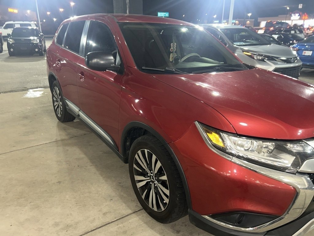 Used 2019 Mitsubishi Outlander ES image 2