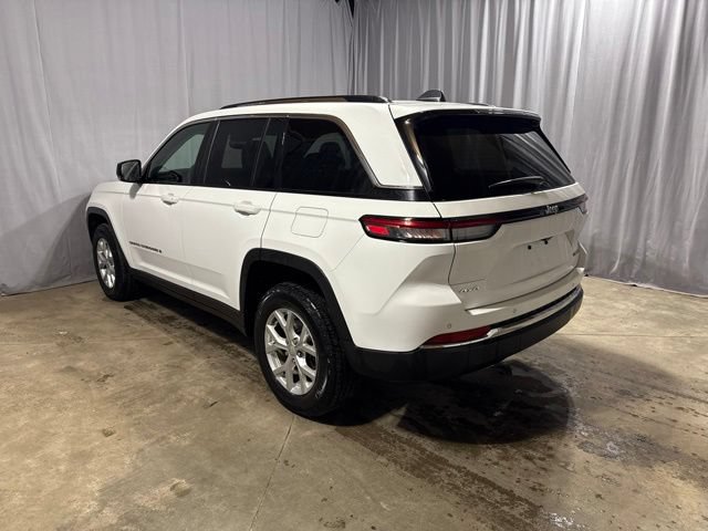 Used 2024 Jeep Grand Cherokee Limited AWD/4WD image 2