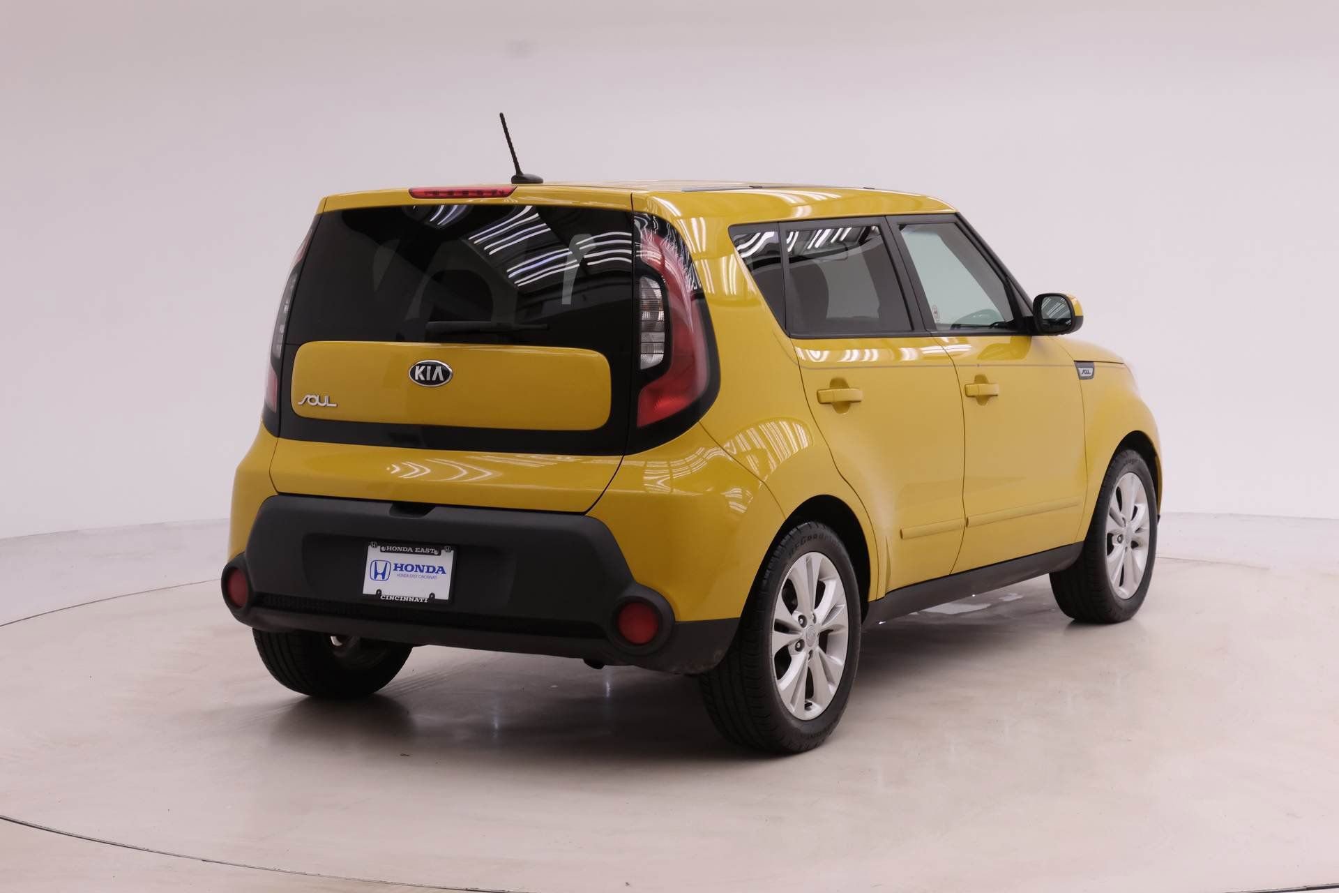 Used 2015 Kia Soul + image 2