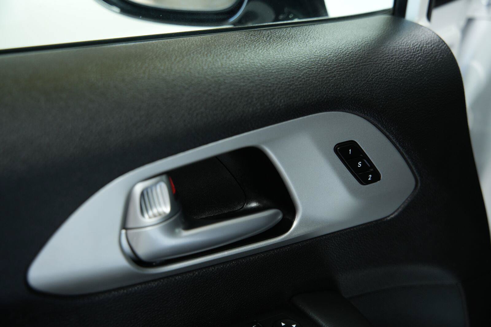 Used 2024 Chrysler Pacifica Limited FWD image 33