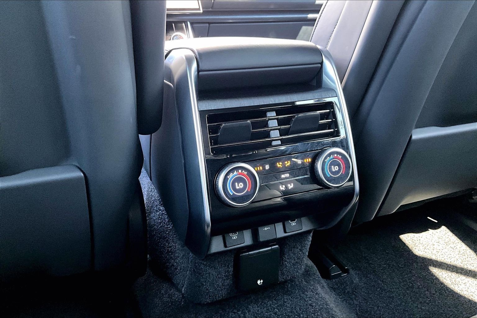 Used 2023 Land Rover Range Rover SE image 34