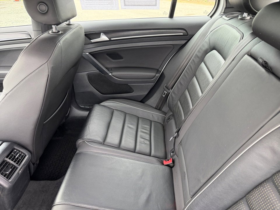 Used 2019 Volkswagen Golf R 4-Door image 33