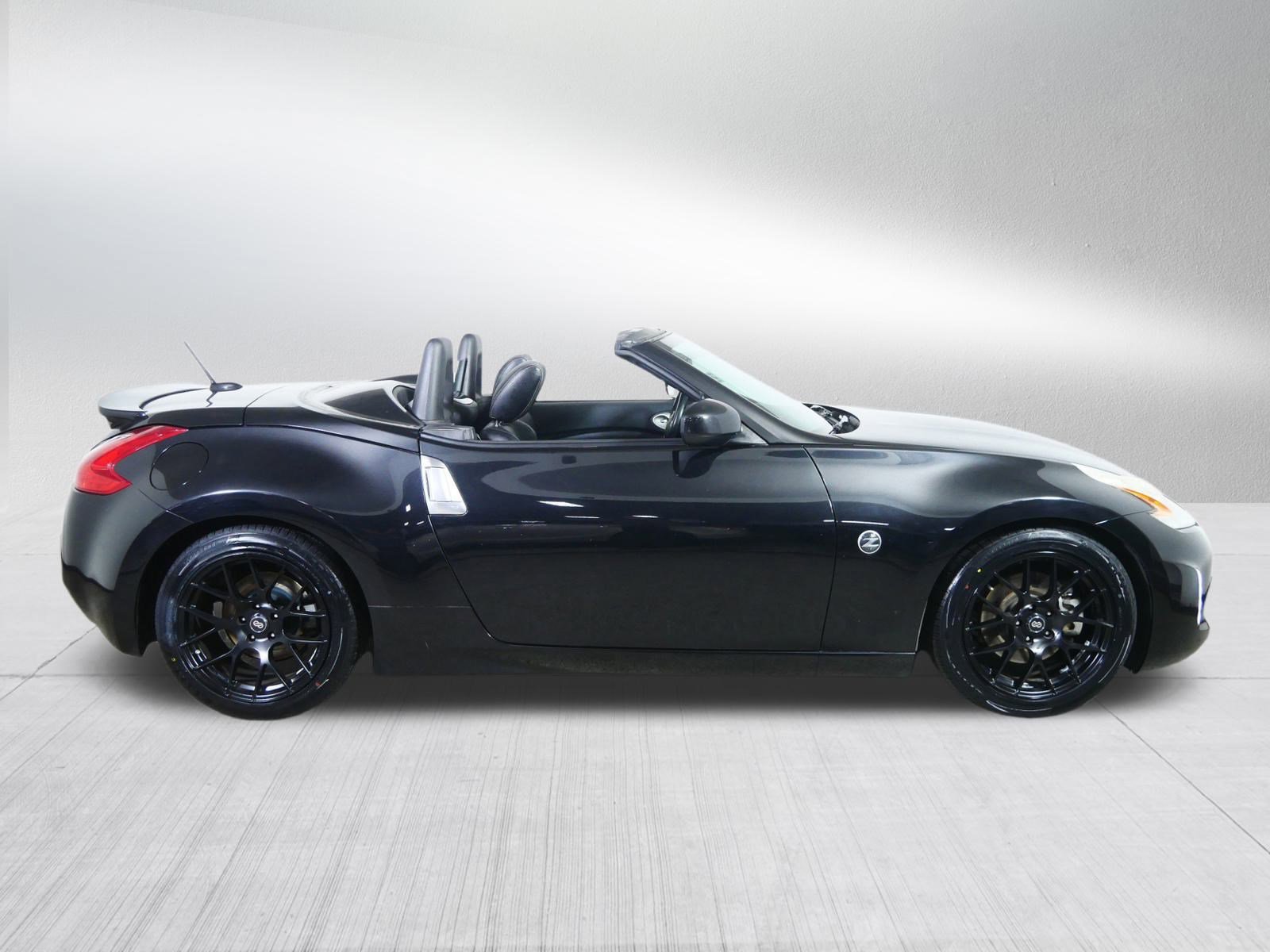 Used 2014 Nissan 370Z Roadster image 8