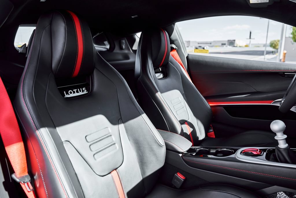 Used 2026 Lotus Emira RWD image 39