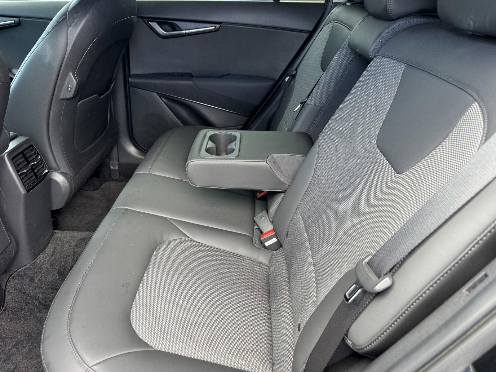 Used 2023 Kia Niro EX image 12