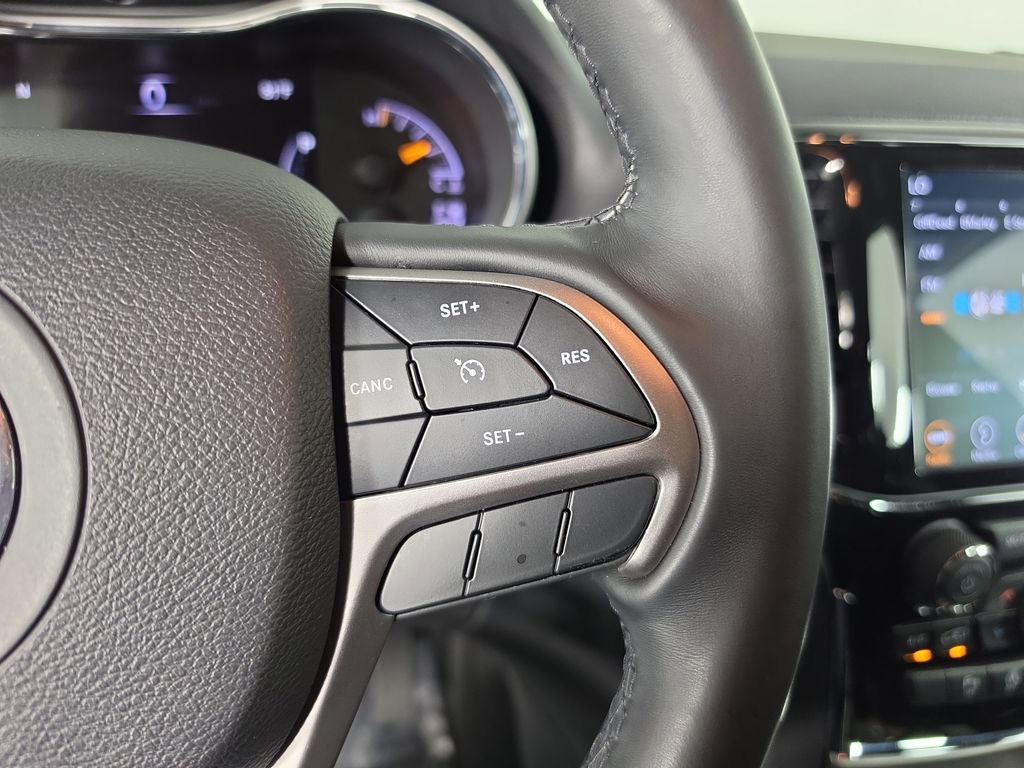 Used 2019 Jeep Grand Cherokee Laredo w/ Laredo X Package AWD/4WD image 16