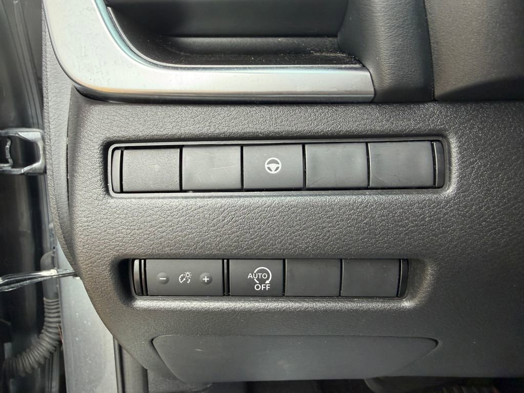 Used 2023 Nissan Rogue SV FWD image 21