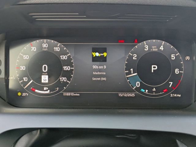 Used 2025 Land Rover Discovery Sport S image 8