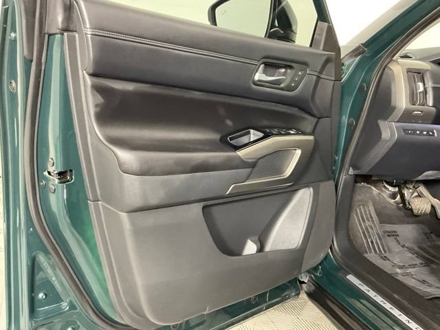 Used 2023 Nissan Pathfinder Platinum AWD/4WD image 11