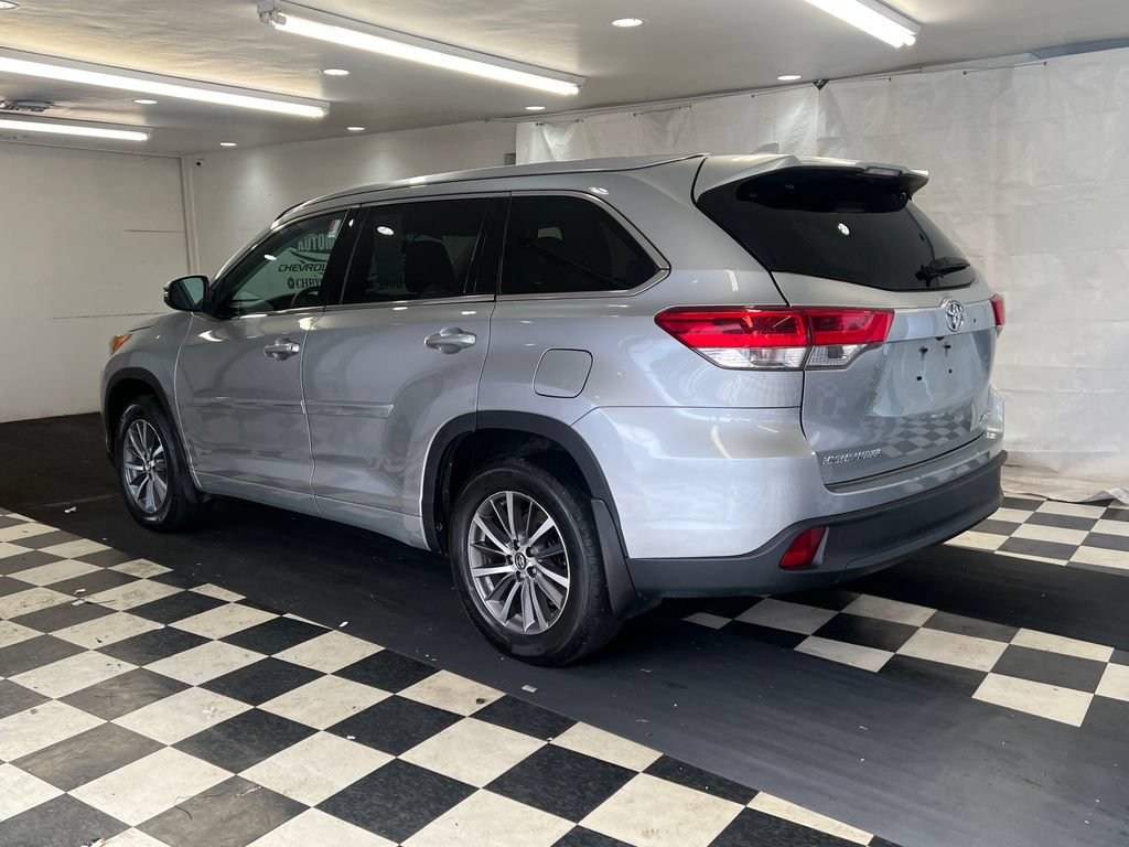 Used 2018 Toyota Highlander XLE AWD/4WD image 7