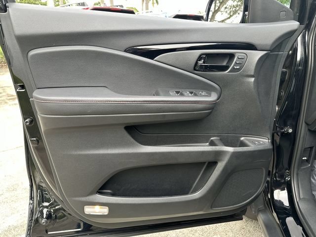 Used 2025 Honda Passport Black Edition image 13