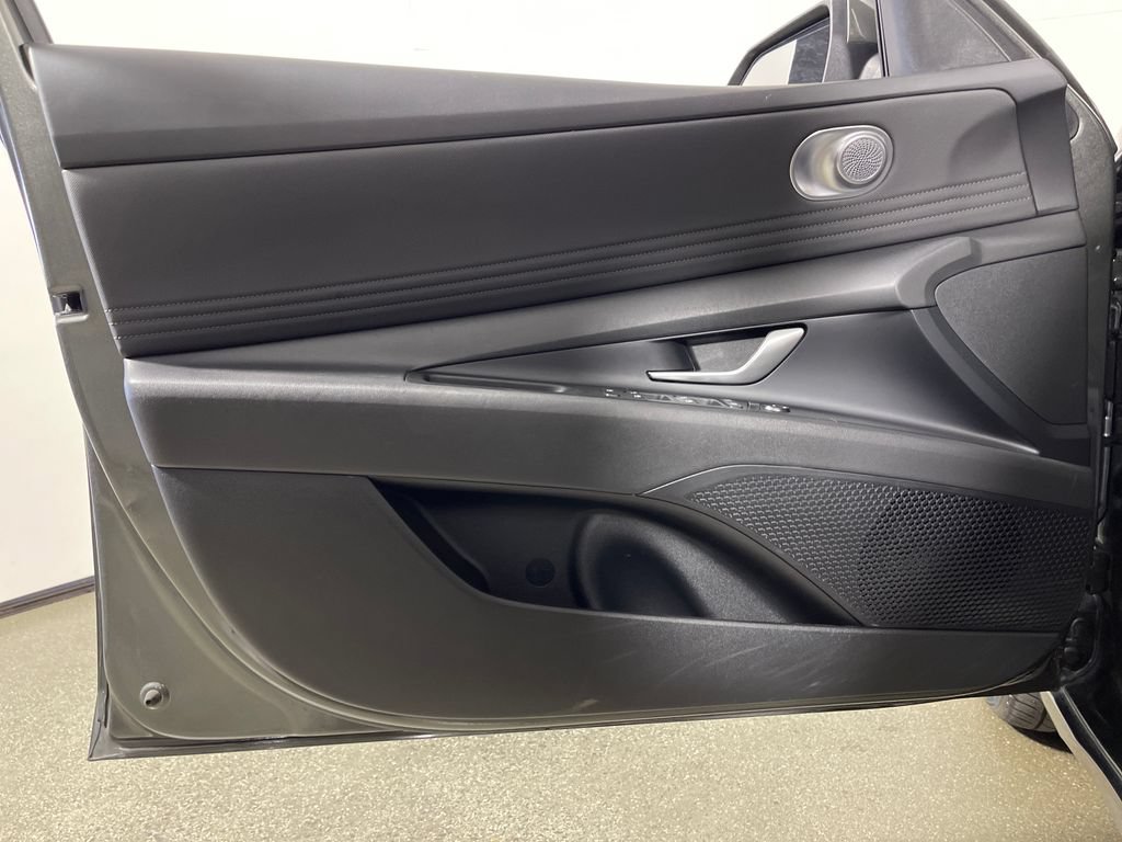 Certified 2025 Hyundai Elantra SEL FWD image 19
