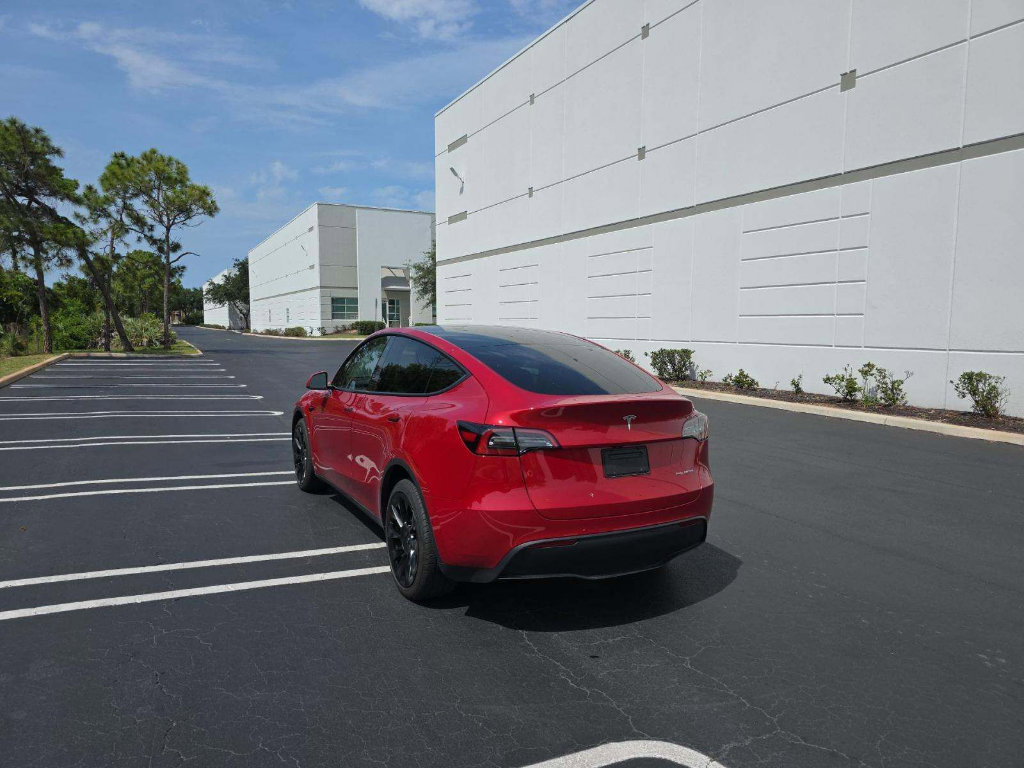 Used 2023 Tesla Model Y Long Range AWD/4WD image 3