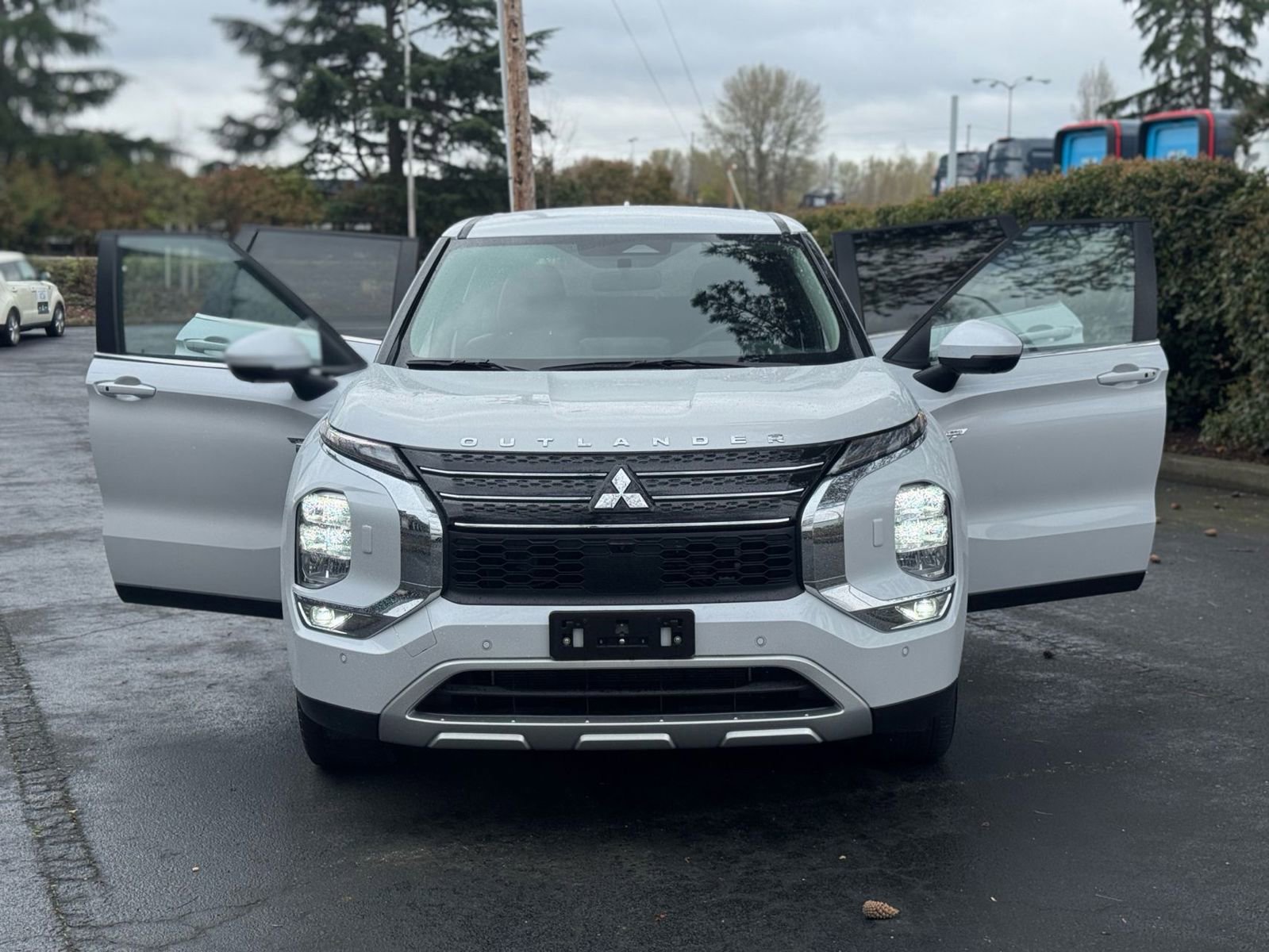 Used 2024 Mitsubishi Outlander 4WD Plug-In Hybrid image 24
