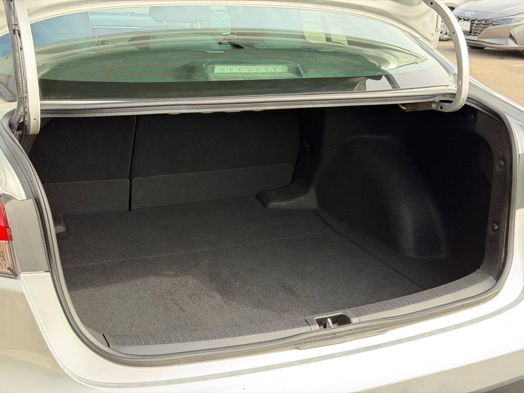 Used 2021 Toyota Corolla LE image 9