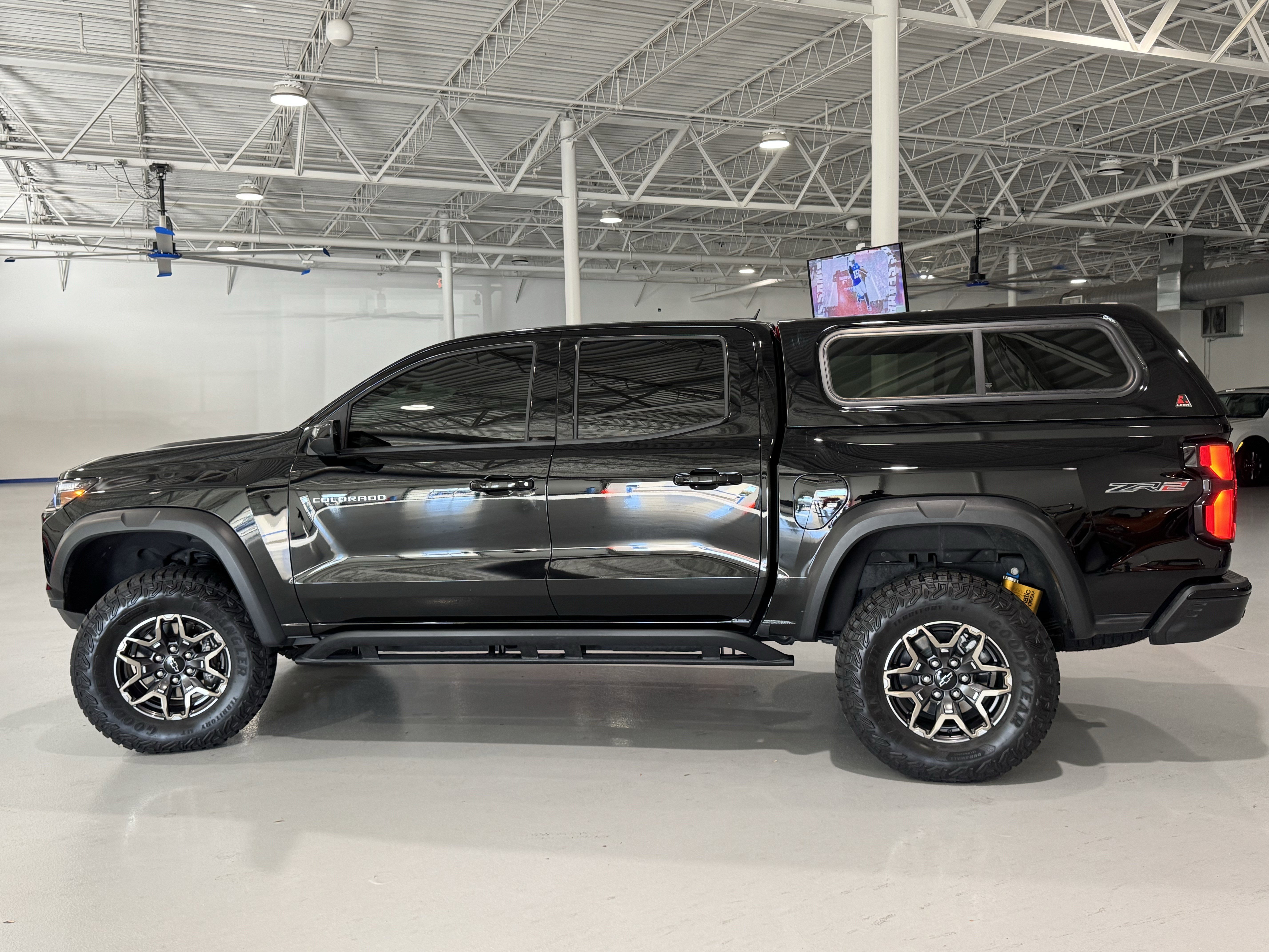 Used 2024 Chevrolet Colorado ZR2 w/ Technology Package image 16