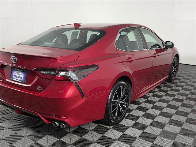 Used 2022 Toyota Camry SE w/ Cold Weather Package AWD/4WD image 4