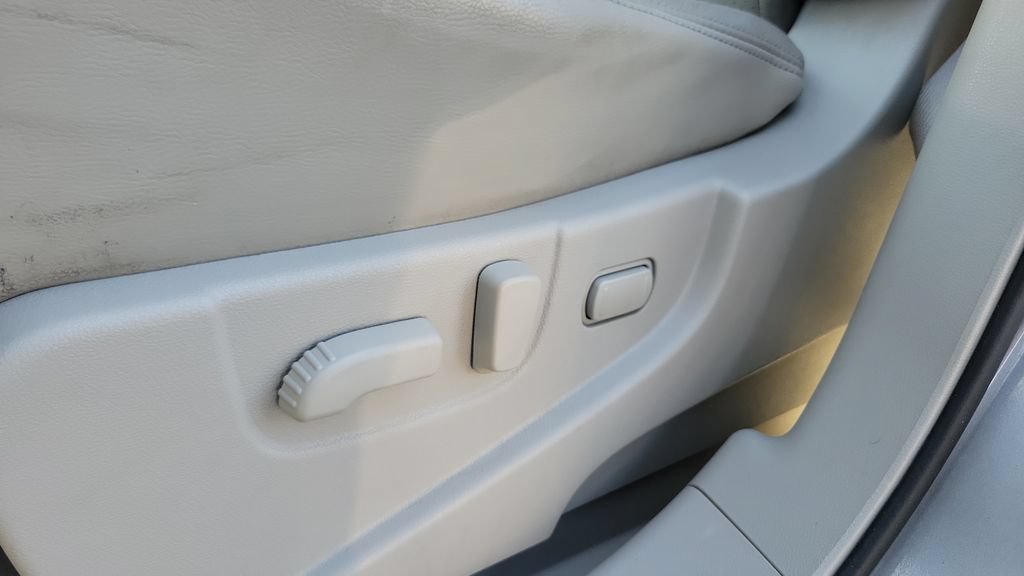 Used 2012 Nissan Rogue SL FWD image 18