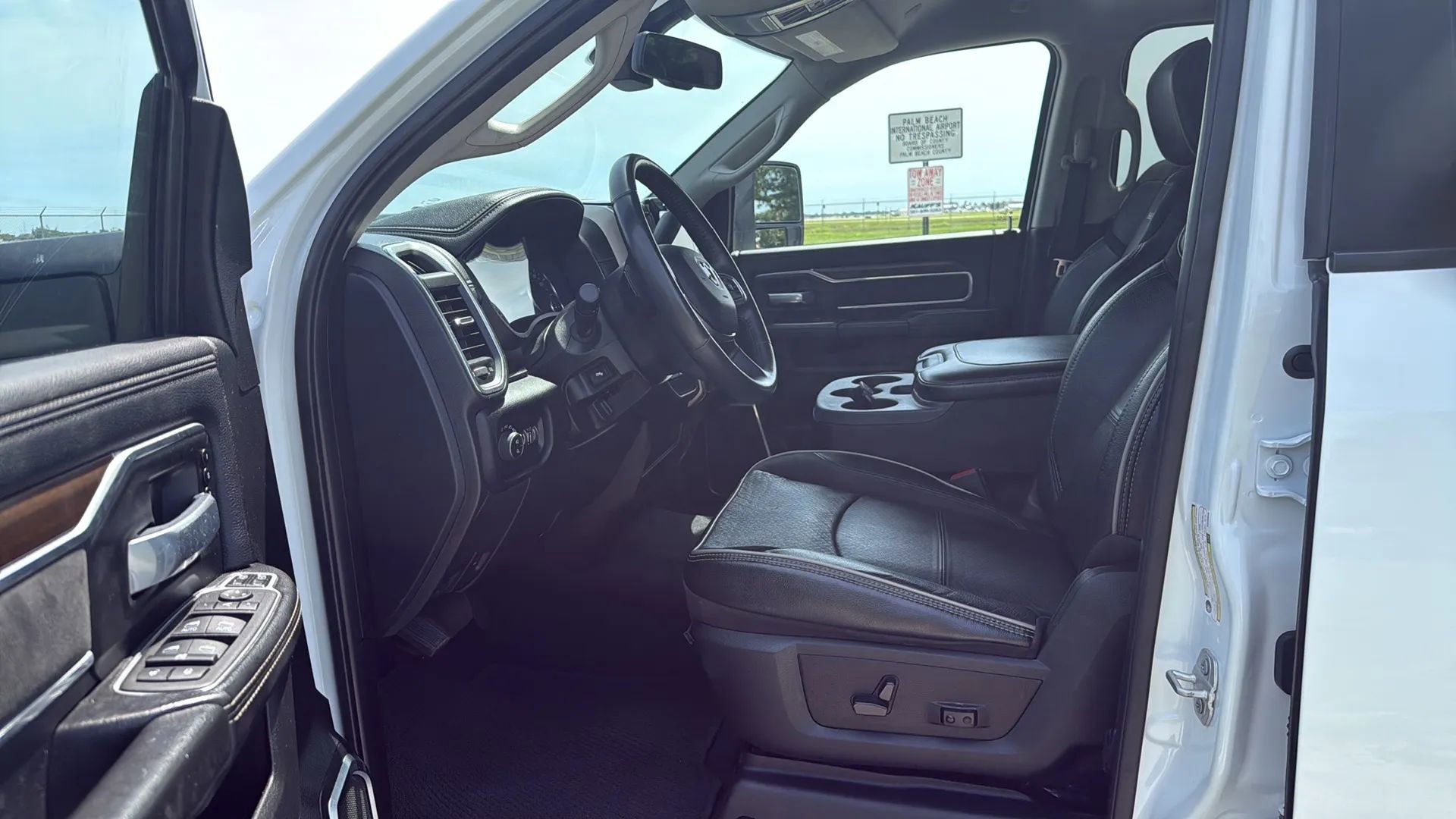Used 2024 RAM 2500 Laramie AWD/4WD image 16