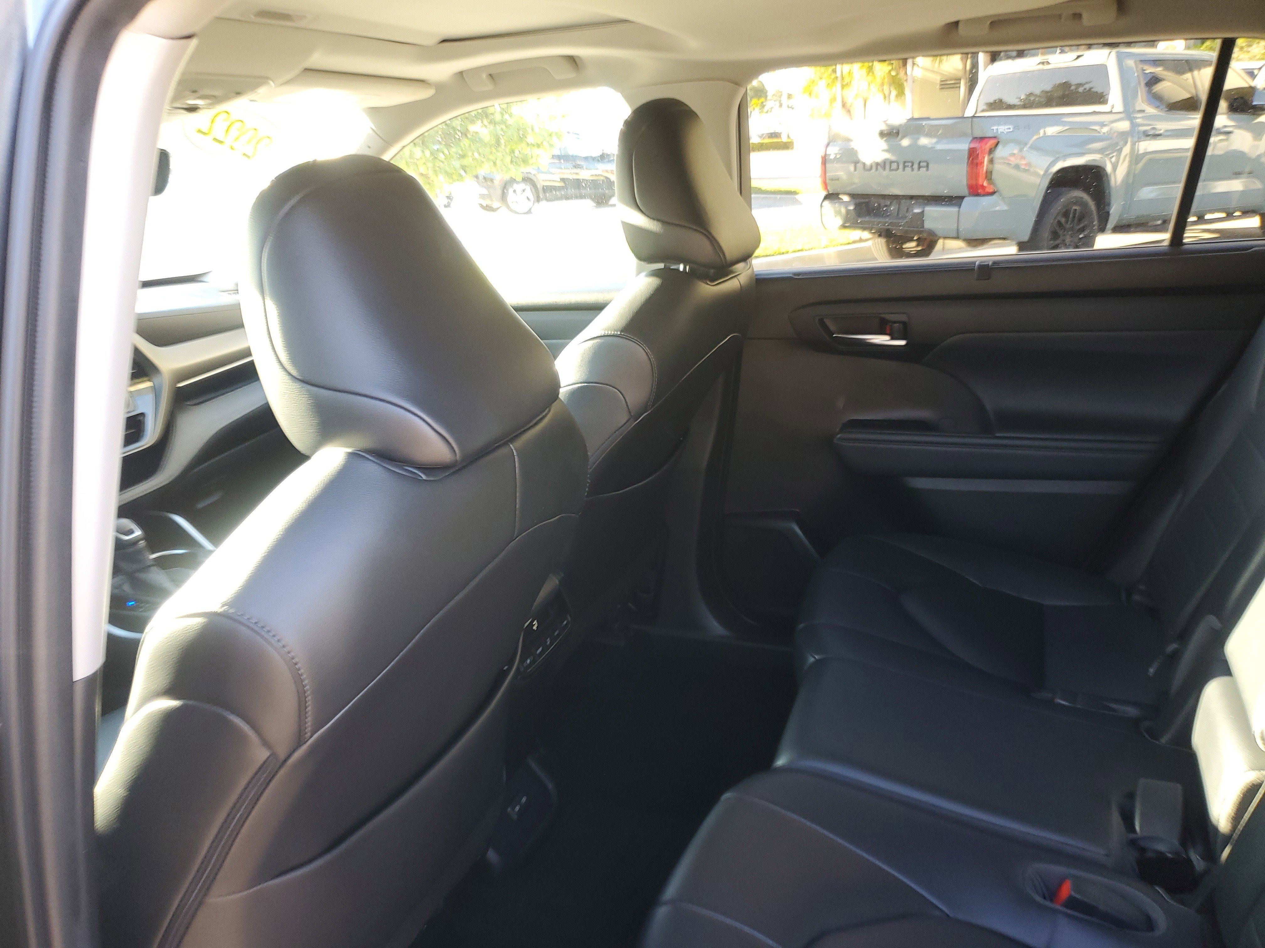 Used 2022 Toyota Highlander XLE image 13
