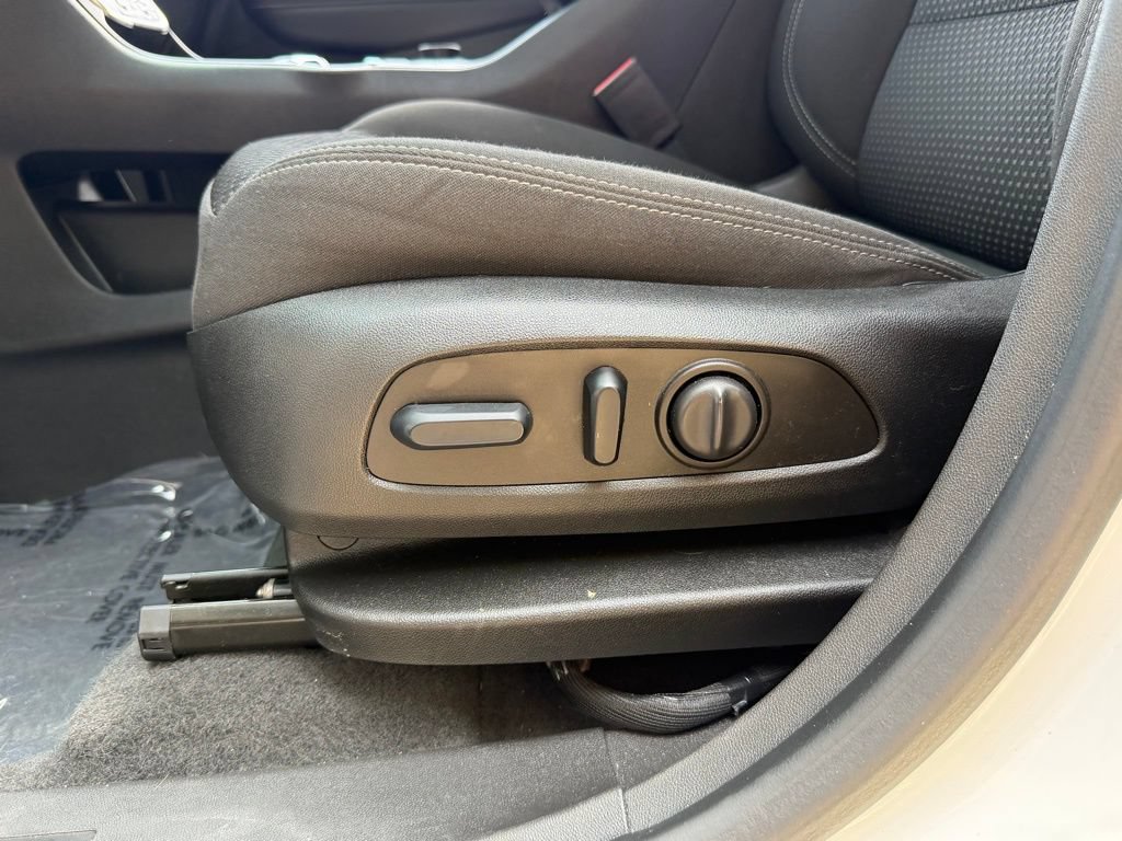 Used 2023 GMC Terrain SLE w/ Driver Convenience Package AWD/4WD image 24