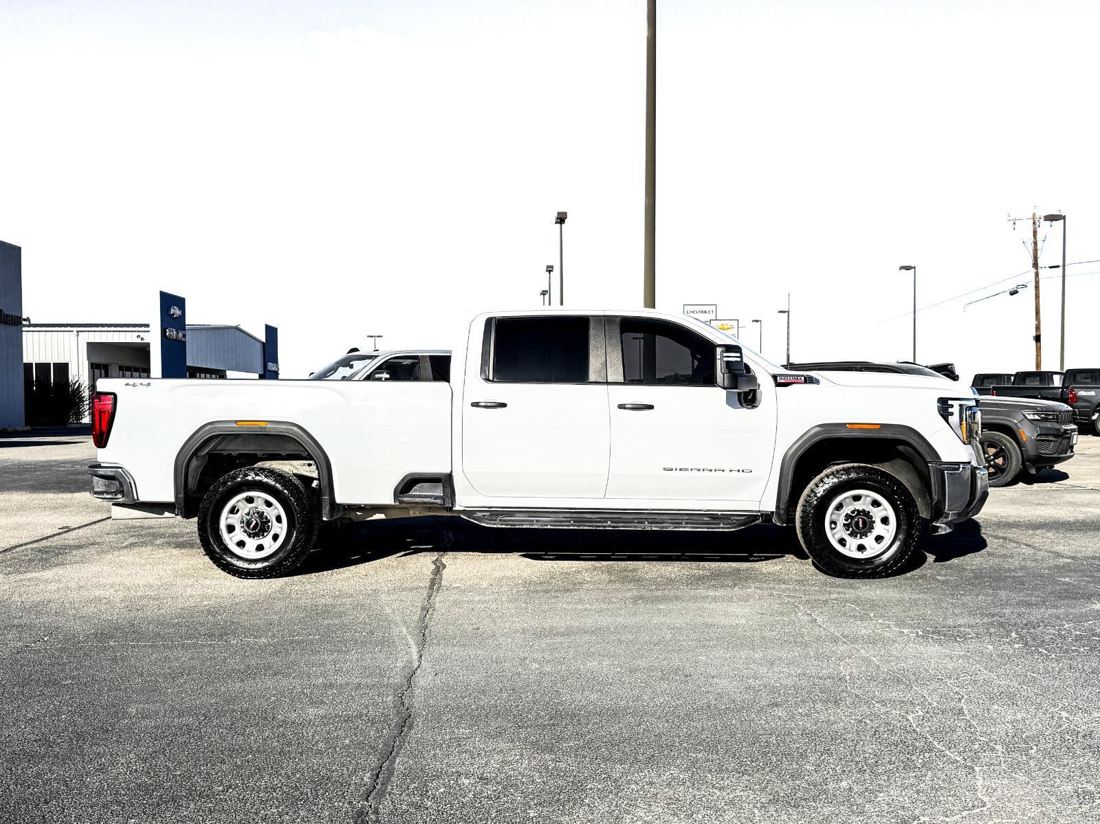 Certified 2024 GMC Sierra 3500 Pro AWD/4WD image 5