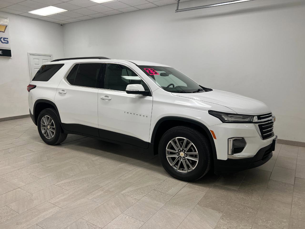 Used 2023 Chevrolet Traverse LT FWD image 6