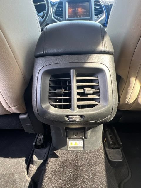 Used 2015 Jeep Cherokee Latitude FWD image 25
