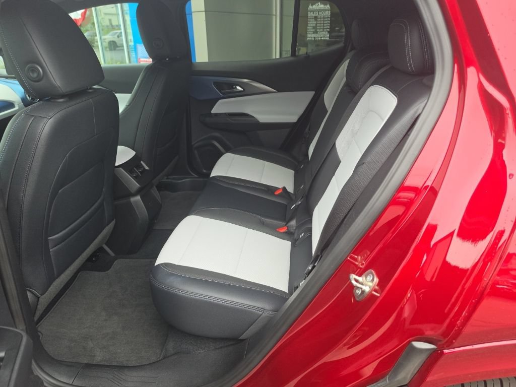 Certified 2025 Chevrolet Equinox EV LT AWD/4WD image 15