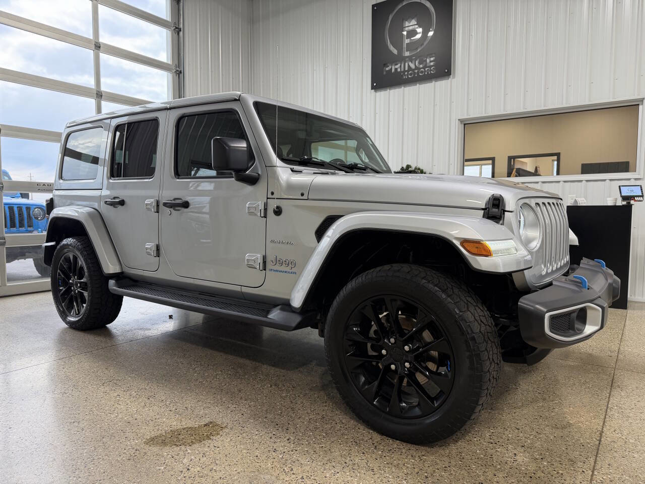 Used 2023 Jeep Wrangler Unlimited Sahara w/ Cold Weather Group image 43