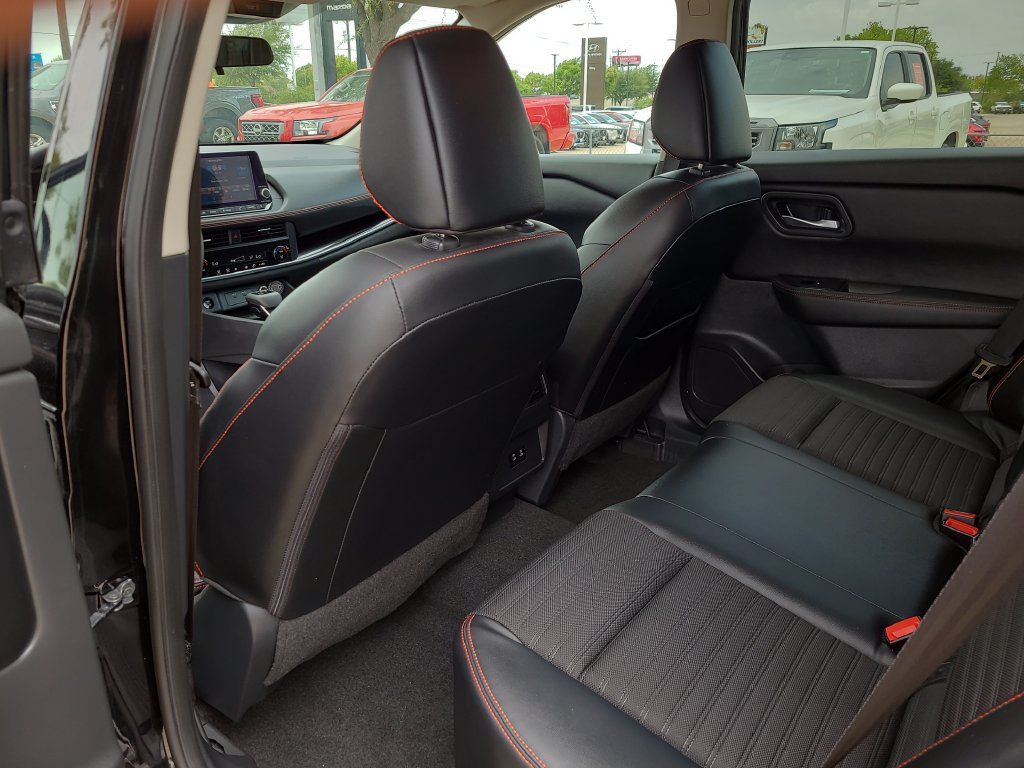 Certified 2025 Nissan Rogue SV AWD/4WD image 18