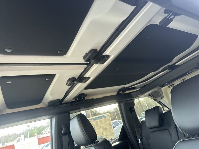 New 2025 Ford Bronco Badlands image 14