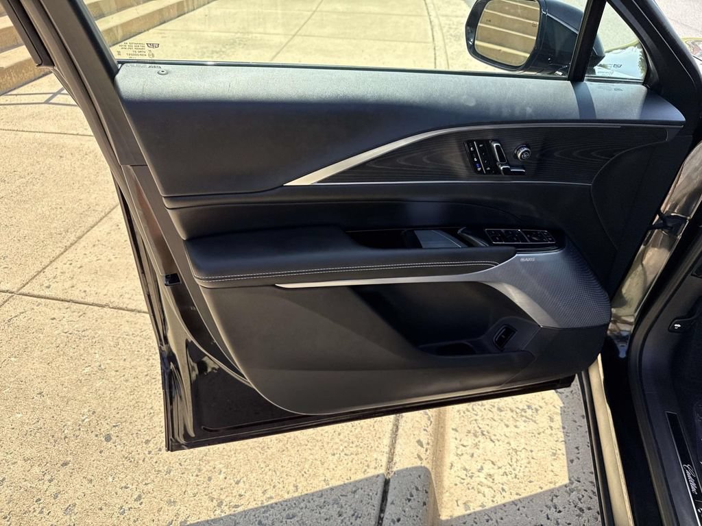 Certified 2025 Cadillac Lyriq Luxury w/ LPO, Floor Liner Package AWD/4WD image 29