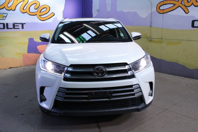 Used 2017 Toyota Highlander Limited image 3