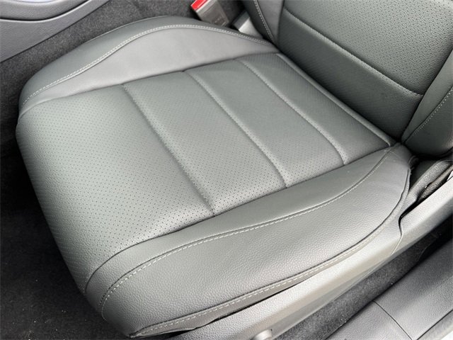 Used 2025 Mercedes-Benz GLS 450 4MATIC image 13