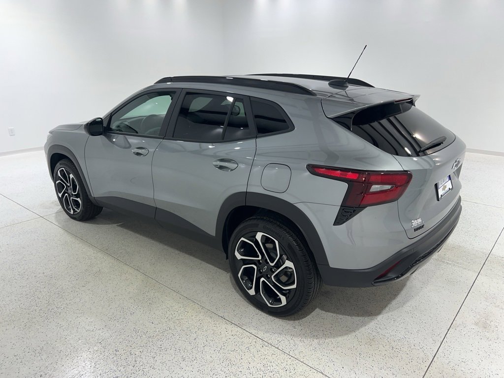 Used 2025 Chevrolet Trax RS w/ Sunroof Package image 3