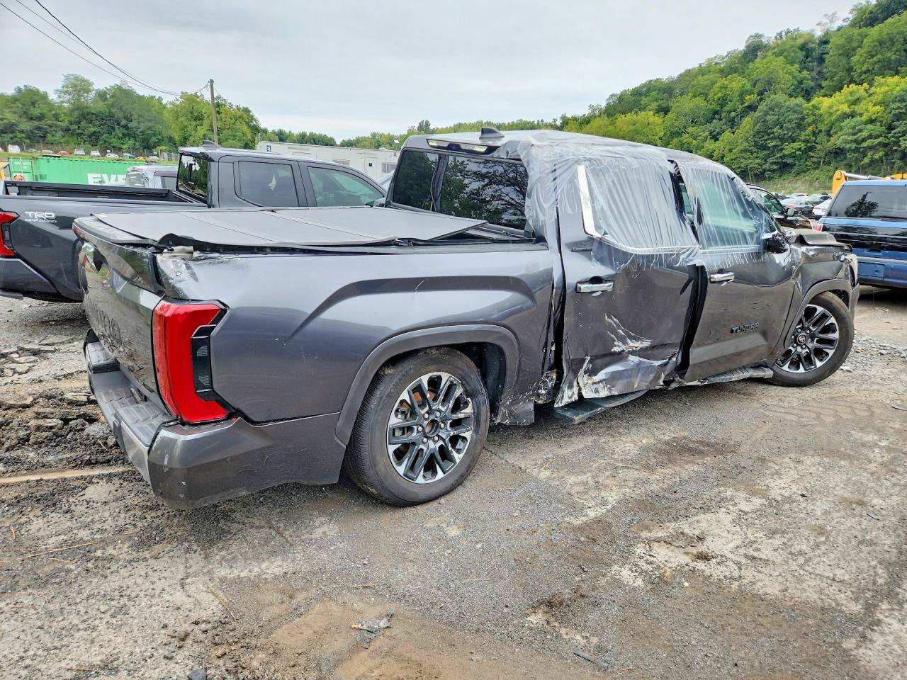 Used 2025 Toyota Tundra Limited AWD/4WD image 4