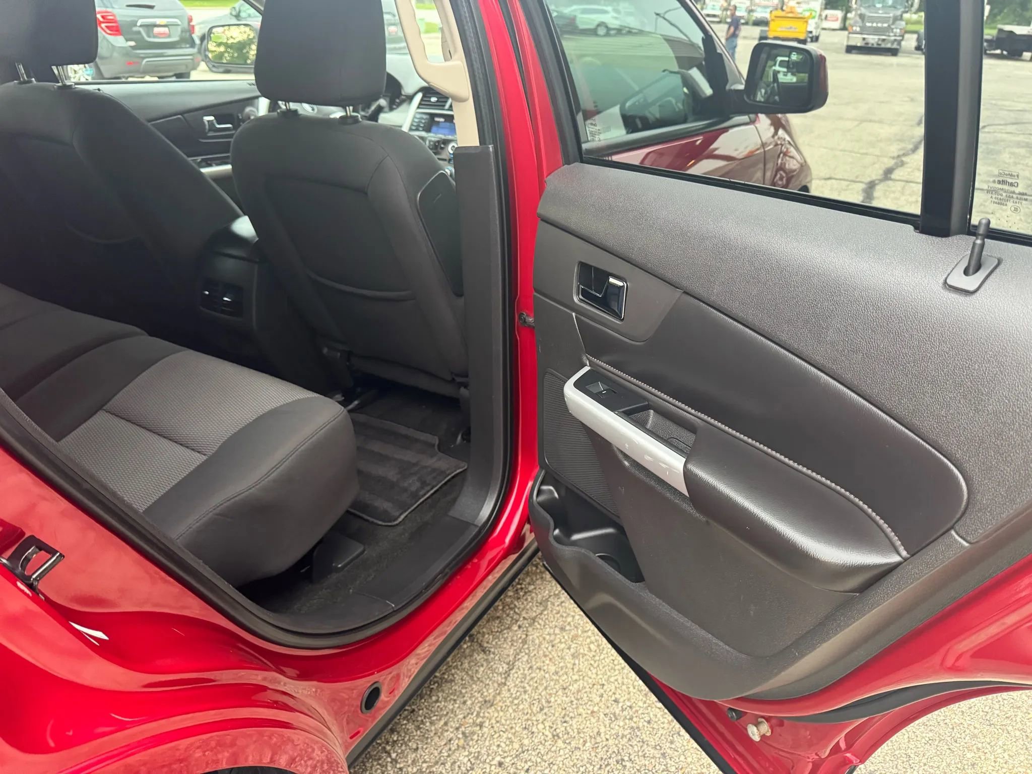 Used 2011 Ford Edge SEL image 16