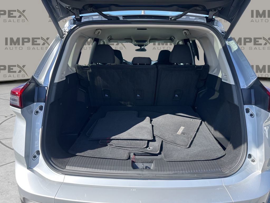 Used 2025 Nissan Rogue SV image 26