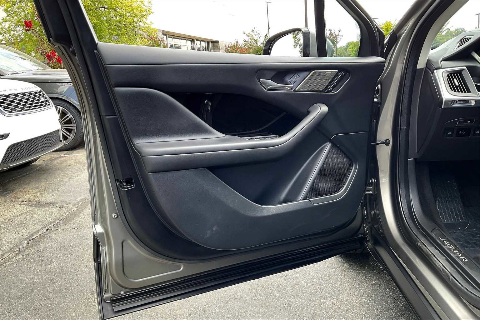 Used 2020 Jaguar I-PACE SE image 25