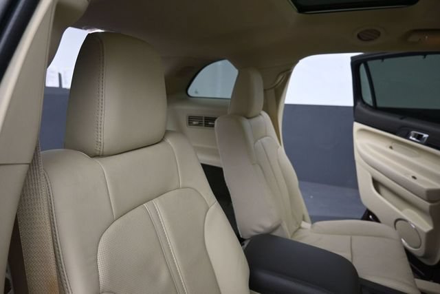 Certified 2019 Lincoln MKT AWD image 27