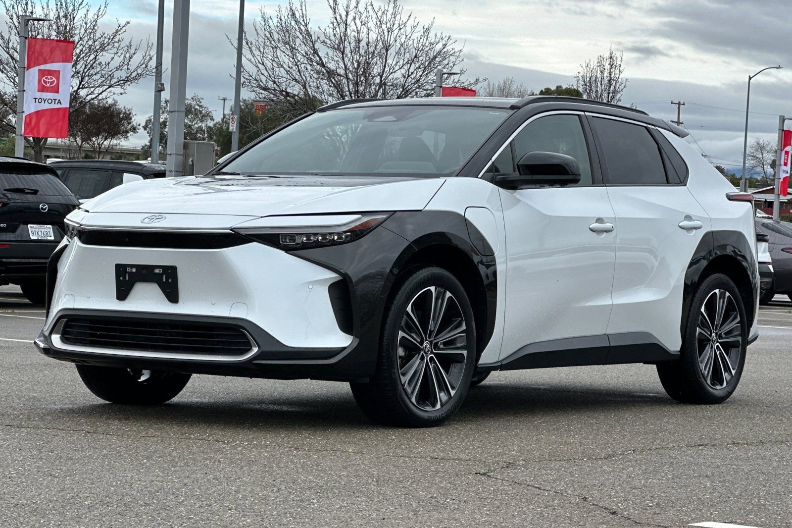 Used 2023 Toyota bZ4X Limited image 9