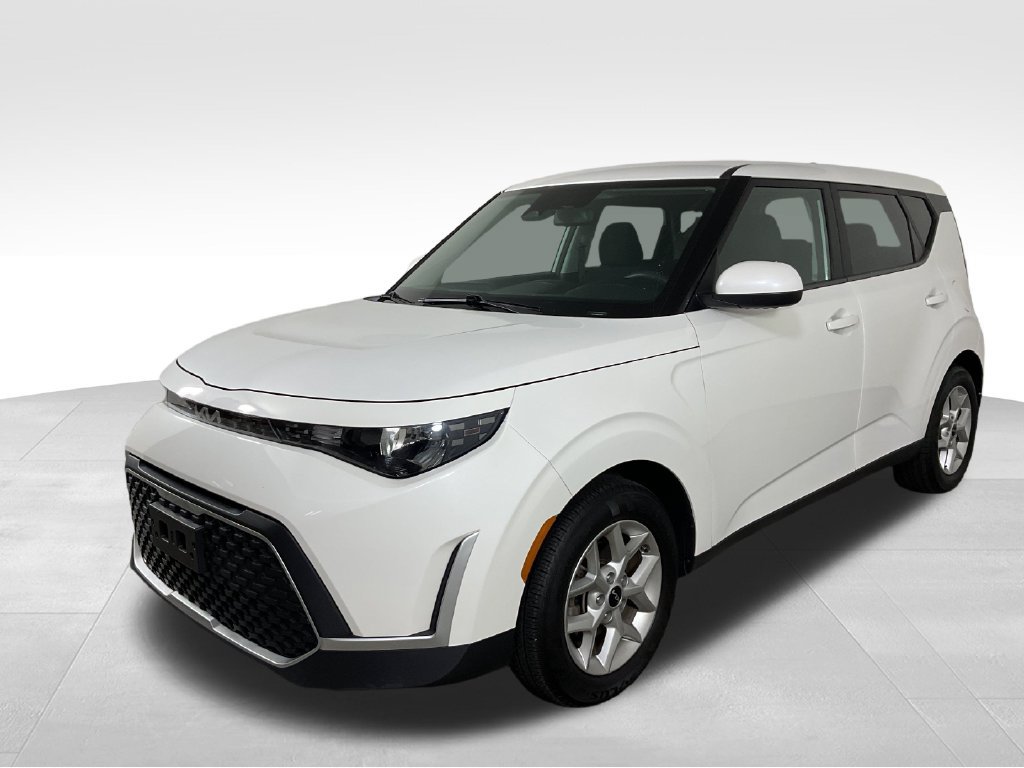 Used 2023 Kia Soul LX w/ Option Group 015 FWD image 4