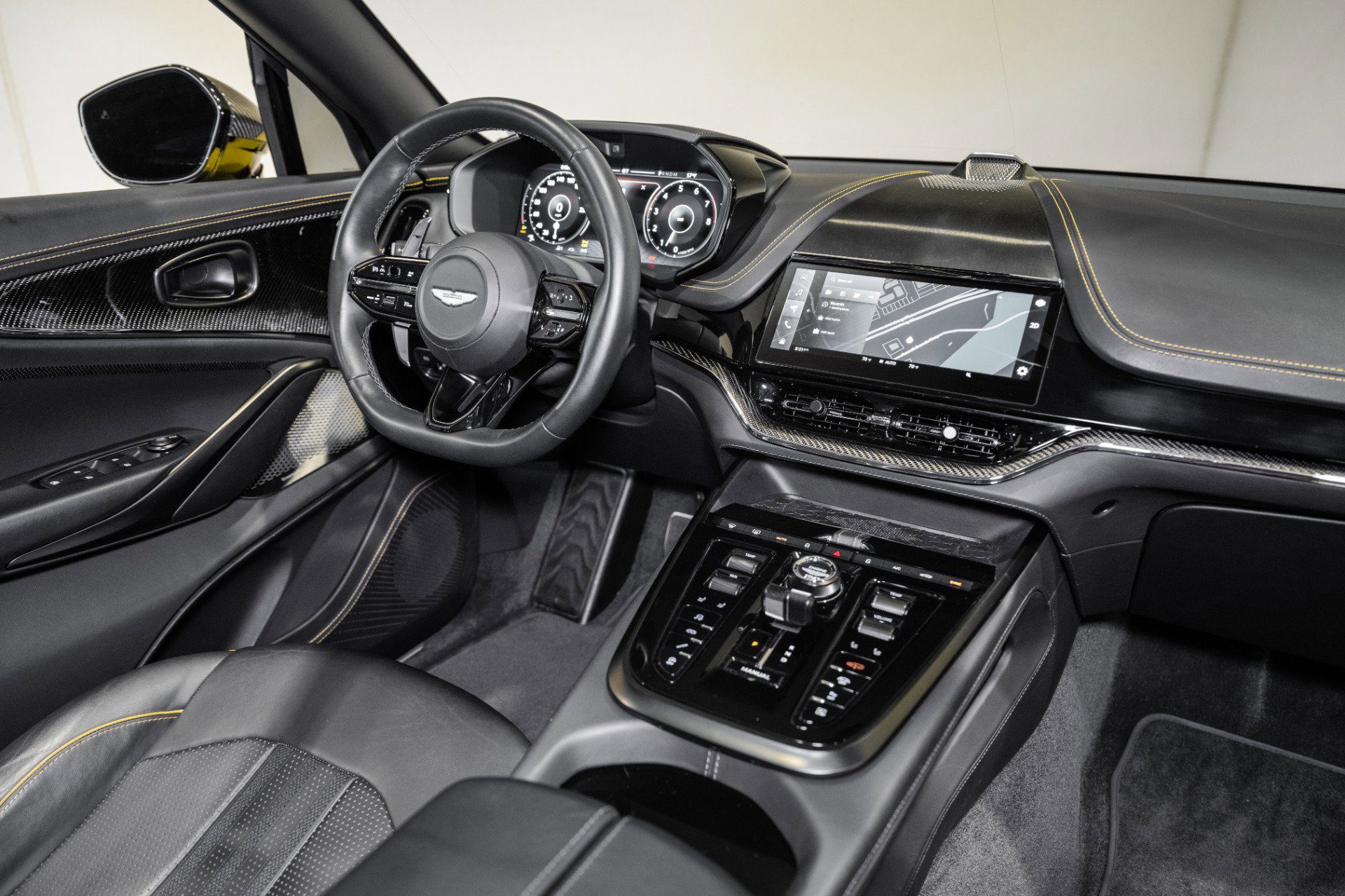 Used 2025 Aston Martin DBX 707 image 23