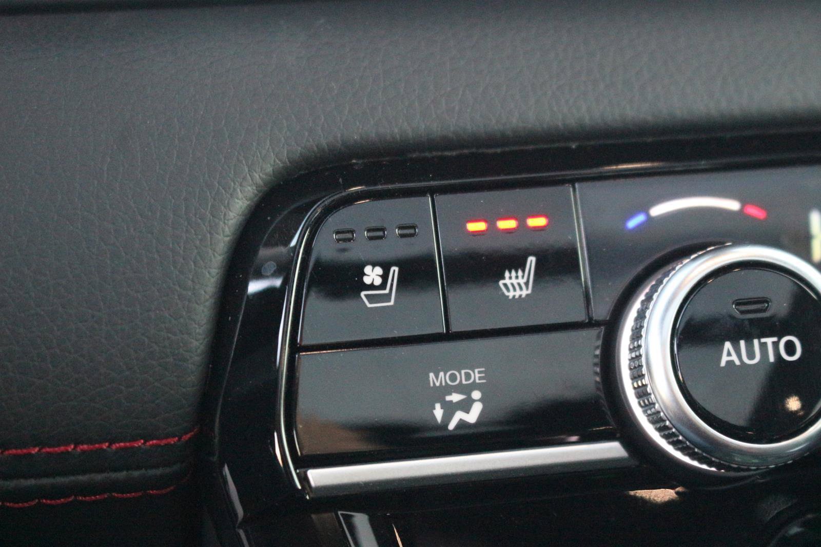 Used 2025 Honda Pilot Black Edition image 31