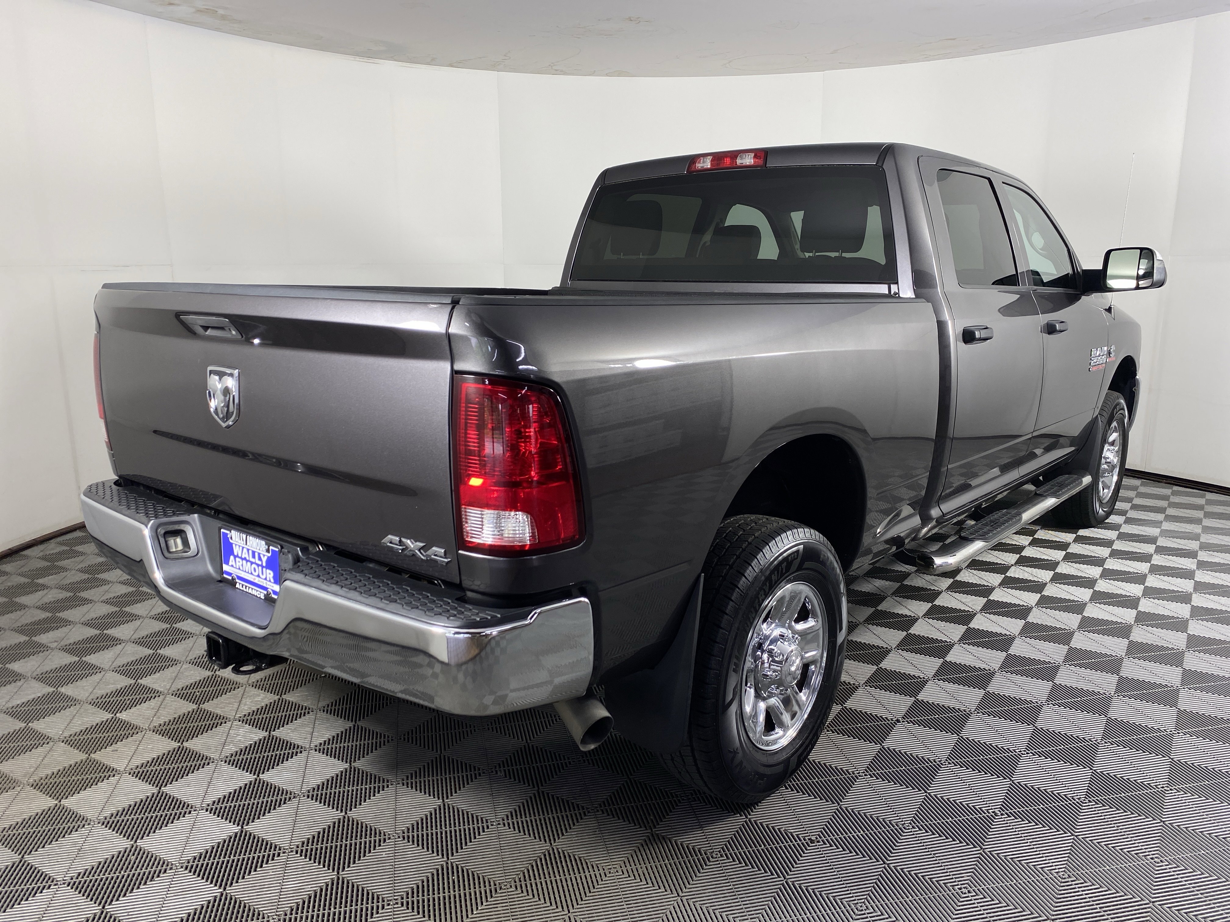 Used 2015 RAM 2500 Tradesman w/ Chrome Appearance Group AWD/4WD image 3