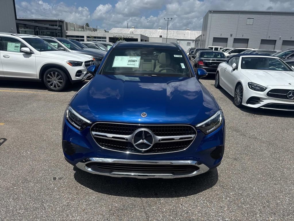 Used 2025 Mercedes-Benz GLC 300 image 2
